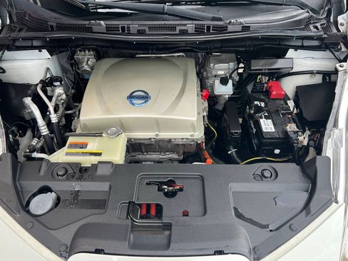 Used 2015 Nissan Leaf SL w/ Premium Package FWD image 14