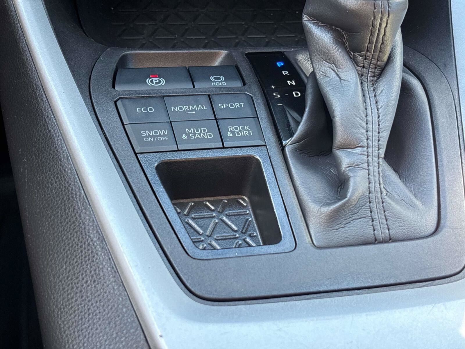 Used 2023 Toyota RAV4 LE AWD/4WD image 19
