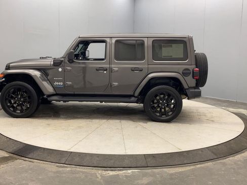 Used 2021 Jeep Wrangler Unlimited Sahara w/ Cold Weather Group AWD/4WD image 2