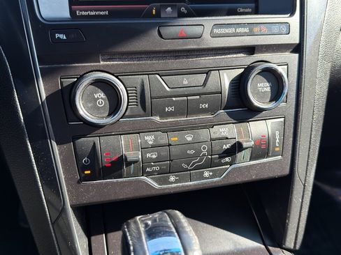 Used 2016 Ford Explorer XLT w/ Equipment Group 202A image 34