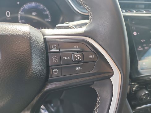 Used 2024 Jeep Grand Cherokee Laredo RWD image 27