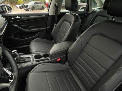 Used 2024 Volkswagen Jetta SE image 22