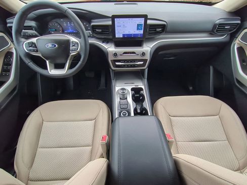 Used 2023 Ford Explorer XLT AWD/4WD image 15