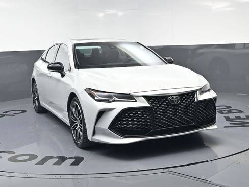 Used 2022 Toyota Avalon Touring w/ Advanced Safety Package image 3