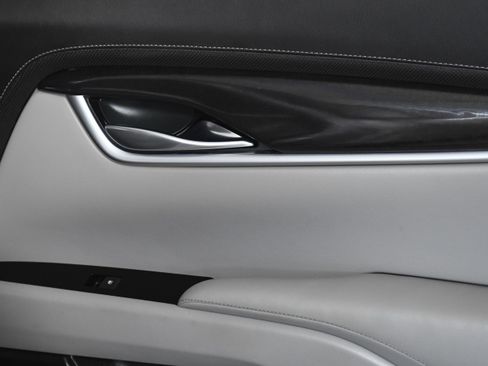 Used 2017 Cadillac XTS Luxury image 25