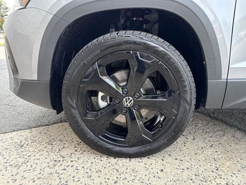 New 2025 Volkswagen Taos SEL image 10