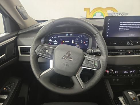 New 2025 Mitsubishi Outlander SE image 14
