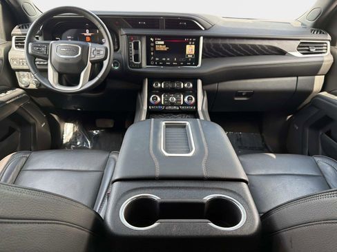 Used 2023 GMC Yukon XL Denali AWD/4WD image 32