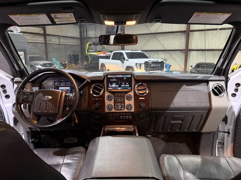 Used 2014 Ford F250 Lariat w/ Lariat Ultimate Package AWD/4WD image 28