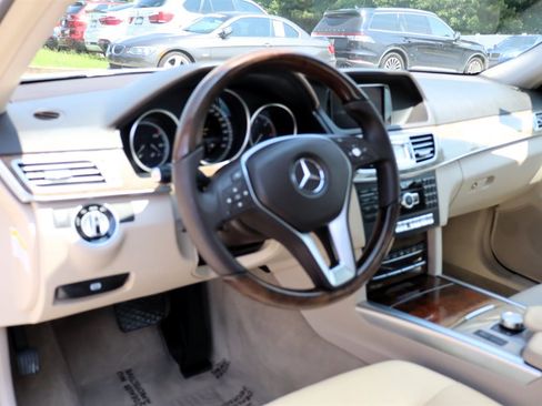 Used 2014 Mercedes-Benz E 250 BlueTEC Sedan image 16