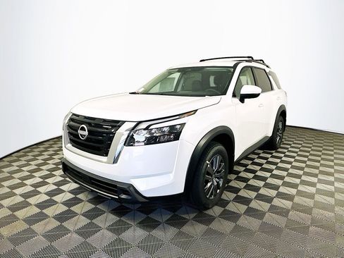 New 2025 Nissan Pathfinder SV image 5
