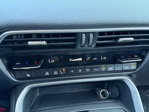 Used 2024 MAZDA CX-90 Plug-In Hybrid w/ Preferred AWD/4WD image 17