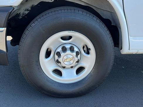Certified 2023 Chevrolet Express 2500 w/ Driver Convenience Package image 10
