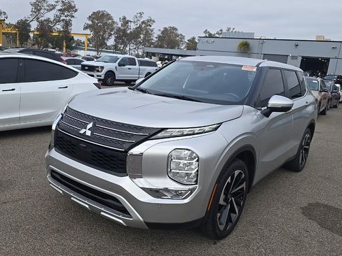 Used 2022 Mitsubishi Outlander SE FWD image 3