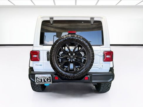 Used 2024 Jeep Wrangler Unlimited Sahara AWD/4WD image 5