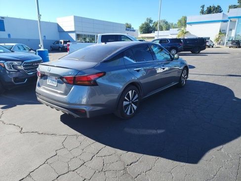 Used 2019 Nissan Altima 2.5 SV image 3