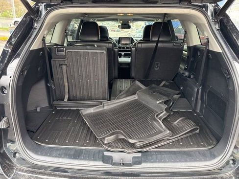 Used 2022 Toyota Highlander XLE AWD/4WD image 22