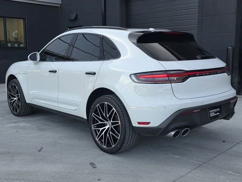 Used 2023 Porsche Macan Turbo image 3