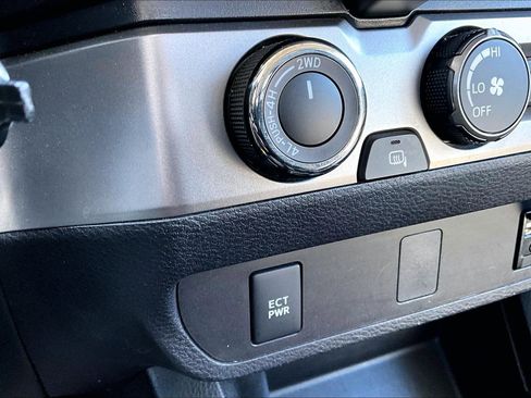 Used 2019 Toyota Tacoma SR w/ SR Convenience Package image 28