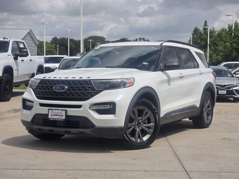 Used 2021 Ford Explorer XLT w/ Equipment Group 202A RWD image 1