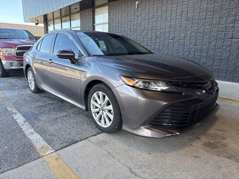 Used 2019 Toyota Camry LE FWD image 2