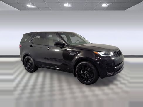 Used 2025 Land Rover Discovery Dynamic SE image 7