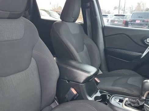 Used 2016 Jeep Cherokee Latitude w/ Cold Weather Group image 18