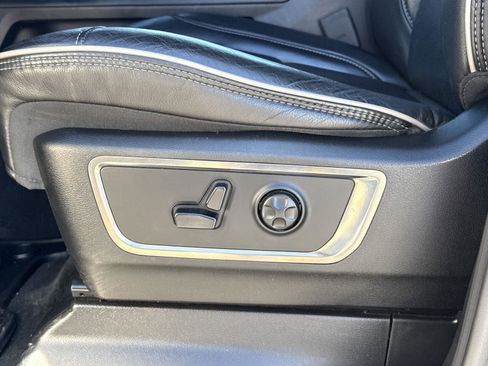 Used 2020 RAM 1500 Limited w/ Black Appearance Package AWD/4WD image 17
