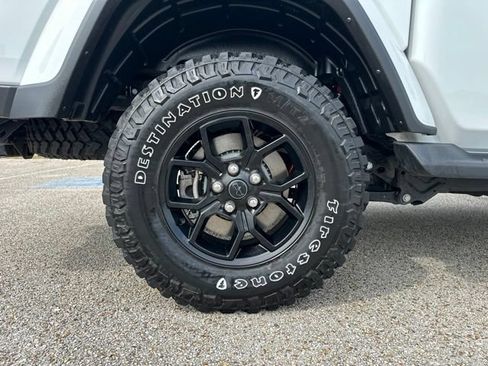 Certified 2025 Jeep Gladiator Sport AWD/4WD image 53