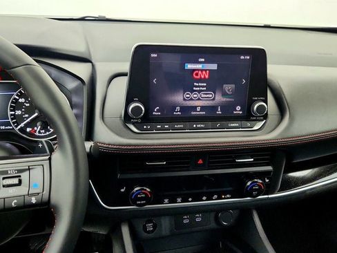 Used 2025 Nissan Rogue SV image 17