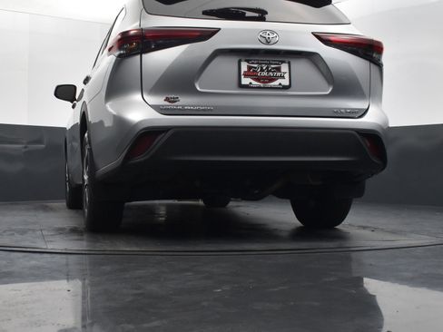 Used 2024 Toyota Highlander XLE image 39