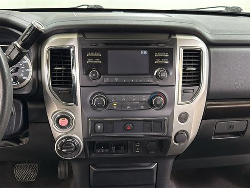 Used 2017 Nissan Titan SV image 10
