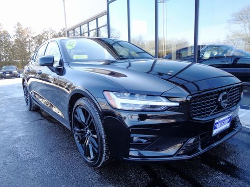 Used 2023 Volvo S60 B5 Plus w/ Climate Package image 3