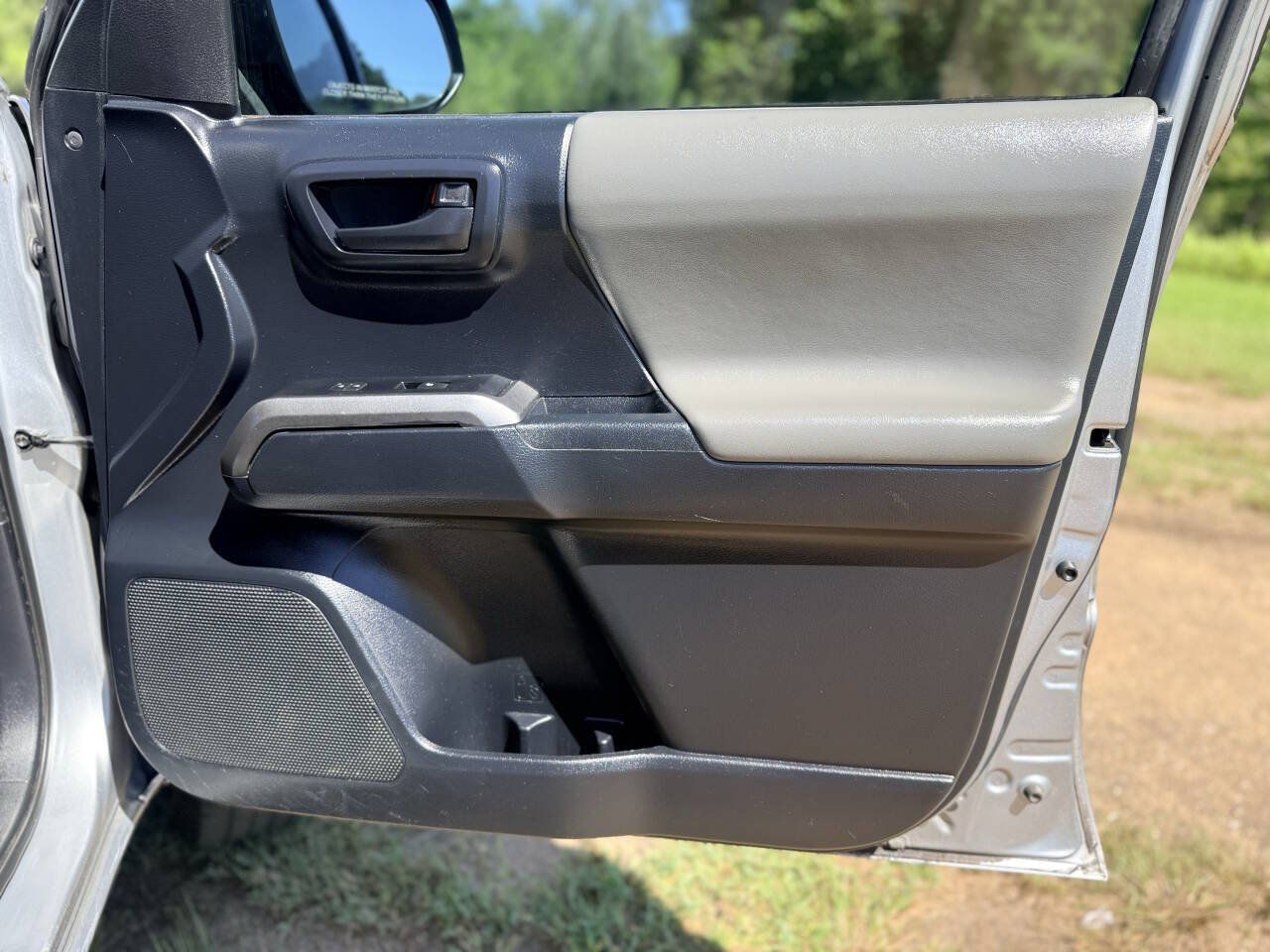 Used 2019 Toyota Tacoma SR5 RWD image 25