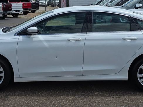 Used 2016 Chrysler 200 Limited FWD image 6