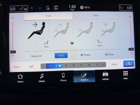 Used 2024 Chrysler Pacifica Touring-L FWD image 18