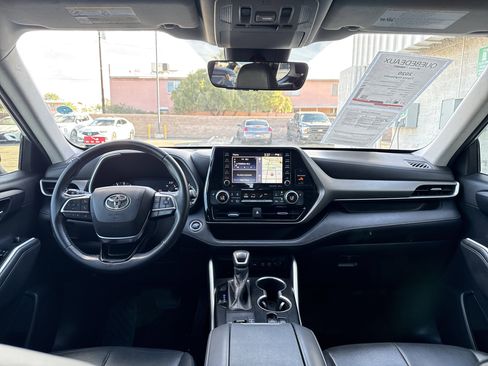 Used 2020 Toyota Highlander XLE image 16