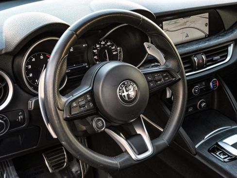 Used 2022 Alfa Romeo Stelvio Sprint image 12