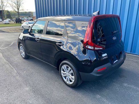 Used 2021 Kia Soul LX FWD image 3