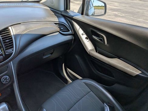 Used 2022 Chevrolet Trax LT w/ Driver Confidence Package AWD/4WD image 18