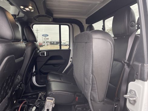 Used 2022 Jeep Gladiator Mojave w/ Auxiliary Switch Group image 39