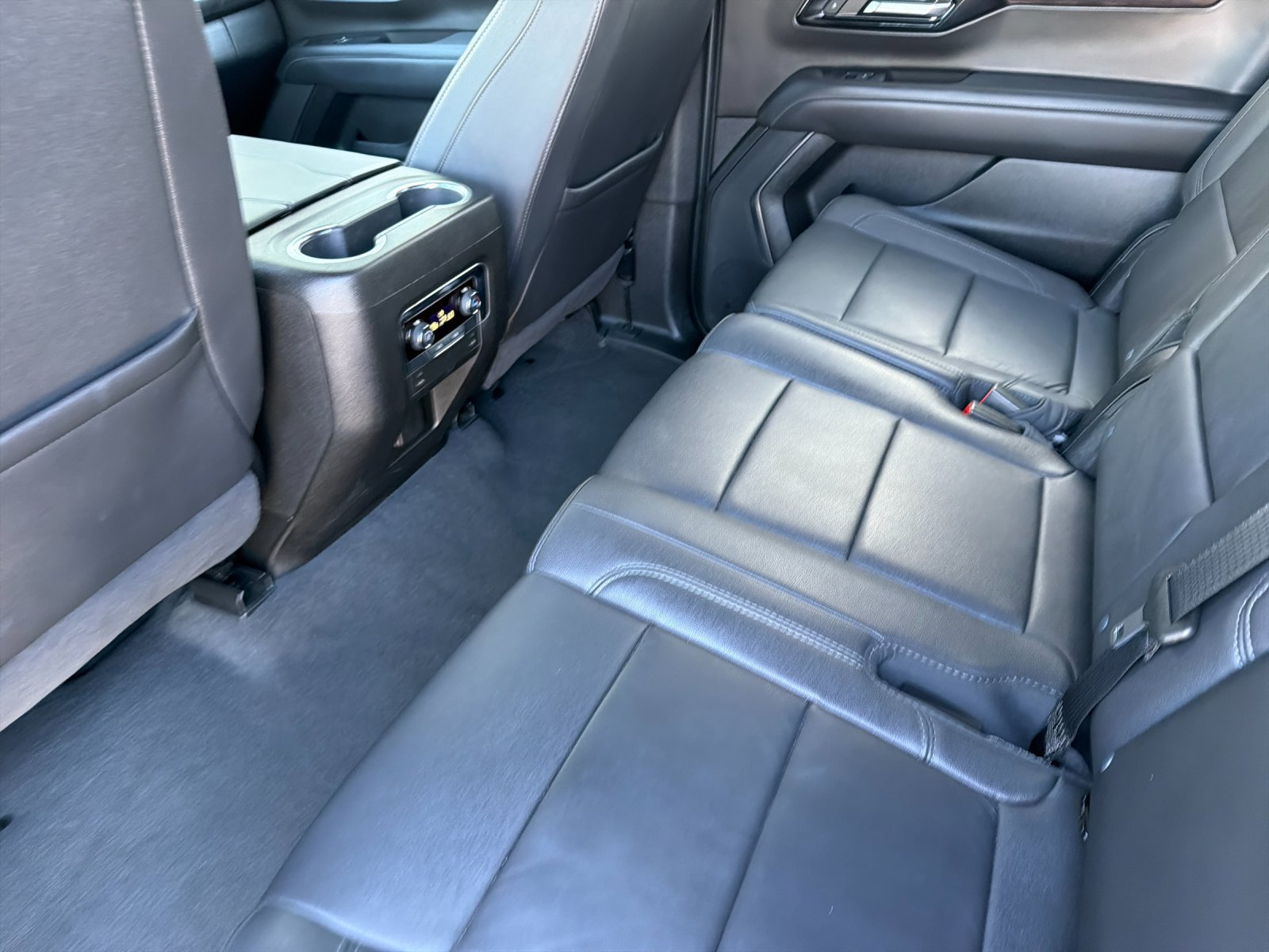 Used 2025 Chevrolet Suburban Z71 AWD/4WD image 13