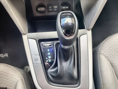 Used 2020 Hyundai Elantra SEL FWD image 16