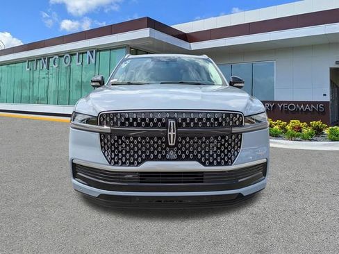 New 2026 Lincoln Navigator Reserve AWD/4WD image 9