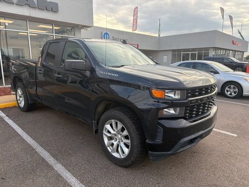 Used 2019 Chevrolet Silverado 1500 Custom w/ Custom Value Package AWD/4WD image 8