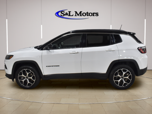 Used 2025 Jeep Compass Limited AWD/4WD image 4