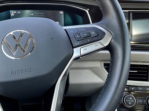 Used 2023 Volkswagen Jetta SE w/ Panoramic Sunroof Package image 10