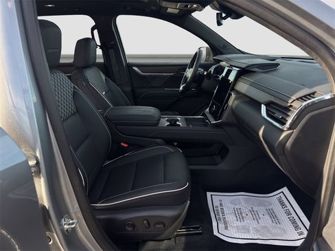 Used 2024 GMC Acadia Denali image 17