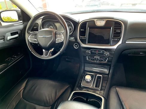 Used 2017 Chrysler 300 Limited image 13