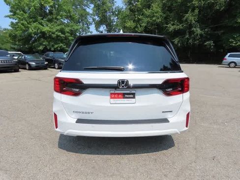 New 2026 Honda Odyssey Touring image 5